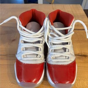 Jordan retro 11 cherry red